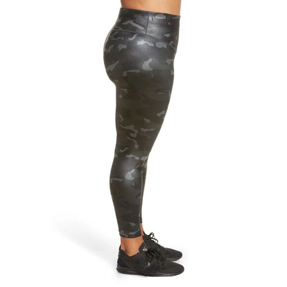 Nike Women's Dri Fit Camo Leggings Gray Size 2X - Picture 3 of 3